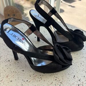 Luichiny Black Women's Heels with Floral Accent Size 5.5